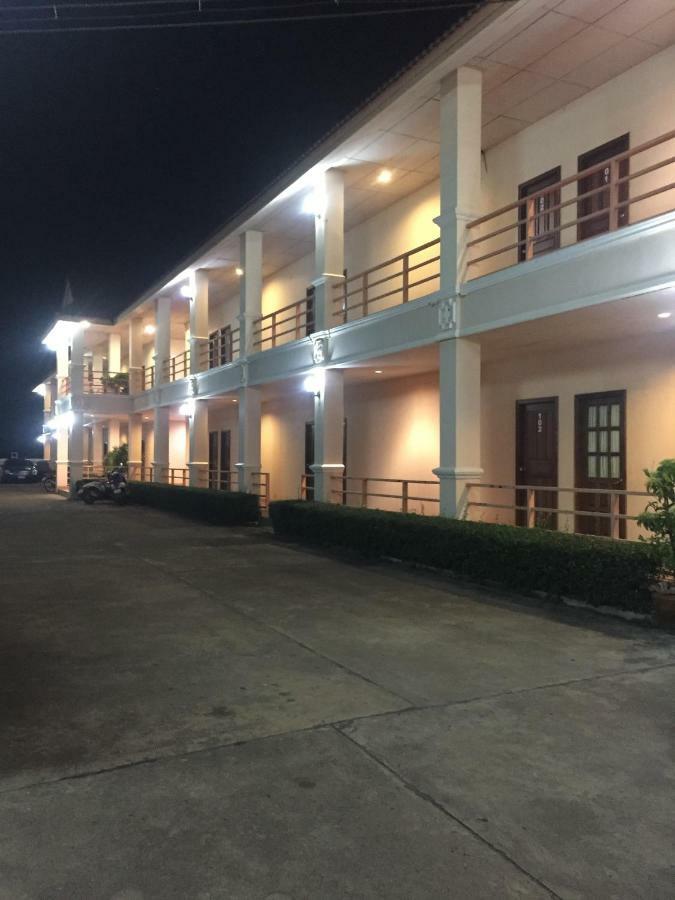 Poon Suk Hotel Kabin Buri Exterior foto